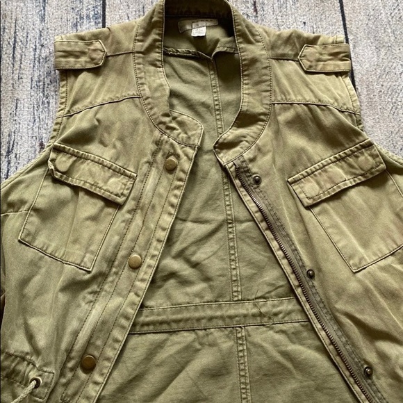 Utility/Cargo Vest - Picture 2 of 3